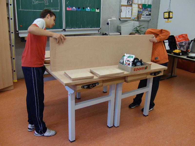 Projekt Theke07.JPG - Die Lieferung wird mit der Stückliste verglichen.